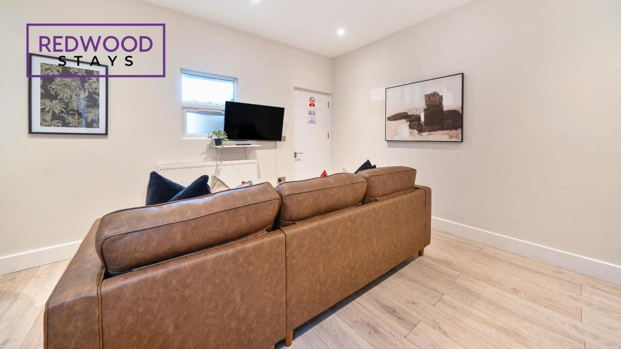 Newly Refurbished Everest Lodge Serviced Apartments For Contractors & Families, Free Wifi & Netflix By Redwood Stays Фарнборо Экстерьер фото