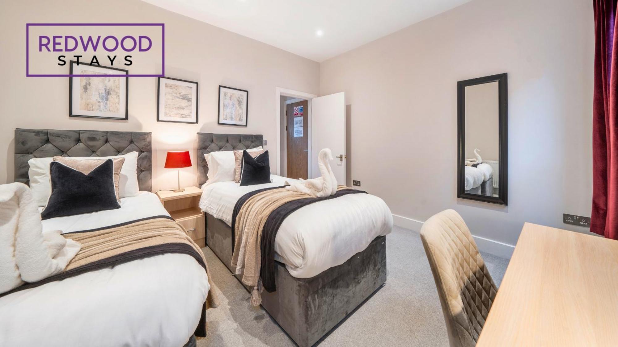 Newly Refurbished Everest Lodge Serviced Apartments For Contractors & Families, Free Wifi & Netflix By Redwood Stays Фарнборо Экстерьер фото