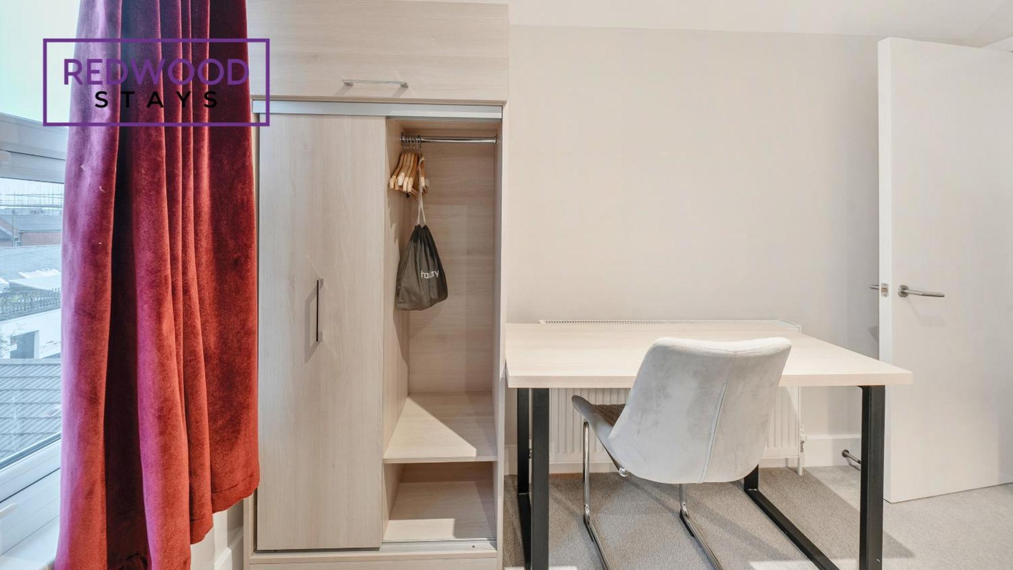 Newly Refurbished Everest Lodge Serviced Apartments For Contractors & Families, Free Wifi & Netflix By Redwood Stays Фарнборо Экстерьер фото