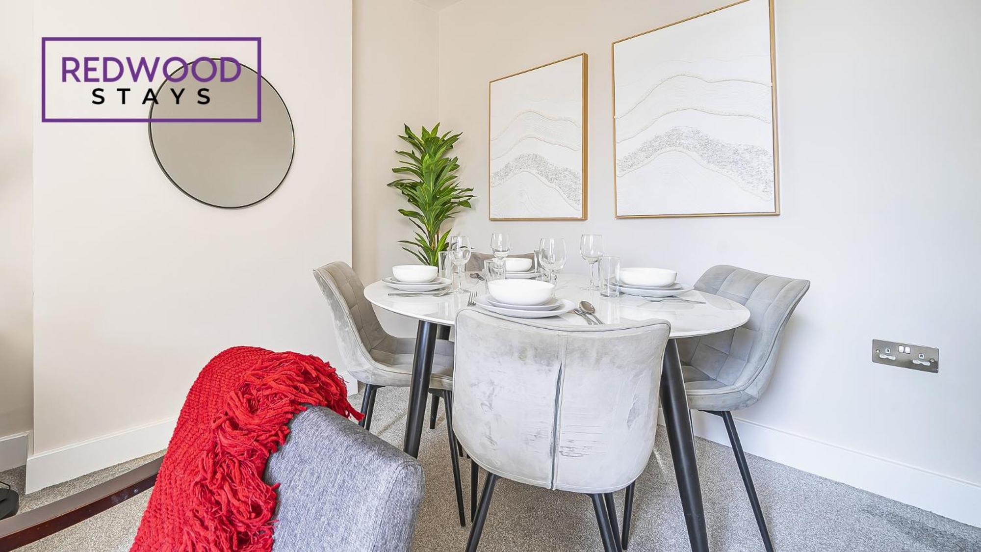 Newly Refurbished Everest Lodge Serviced Apartments For Contractors & Families, Free Wifi & Netflix By Redwood Stays Фарнборо Экстерьер фото