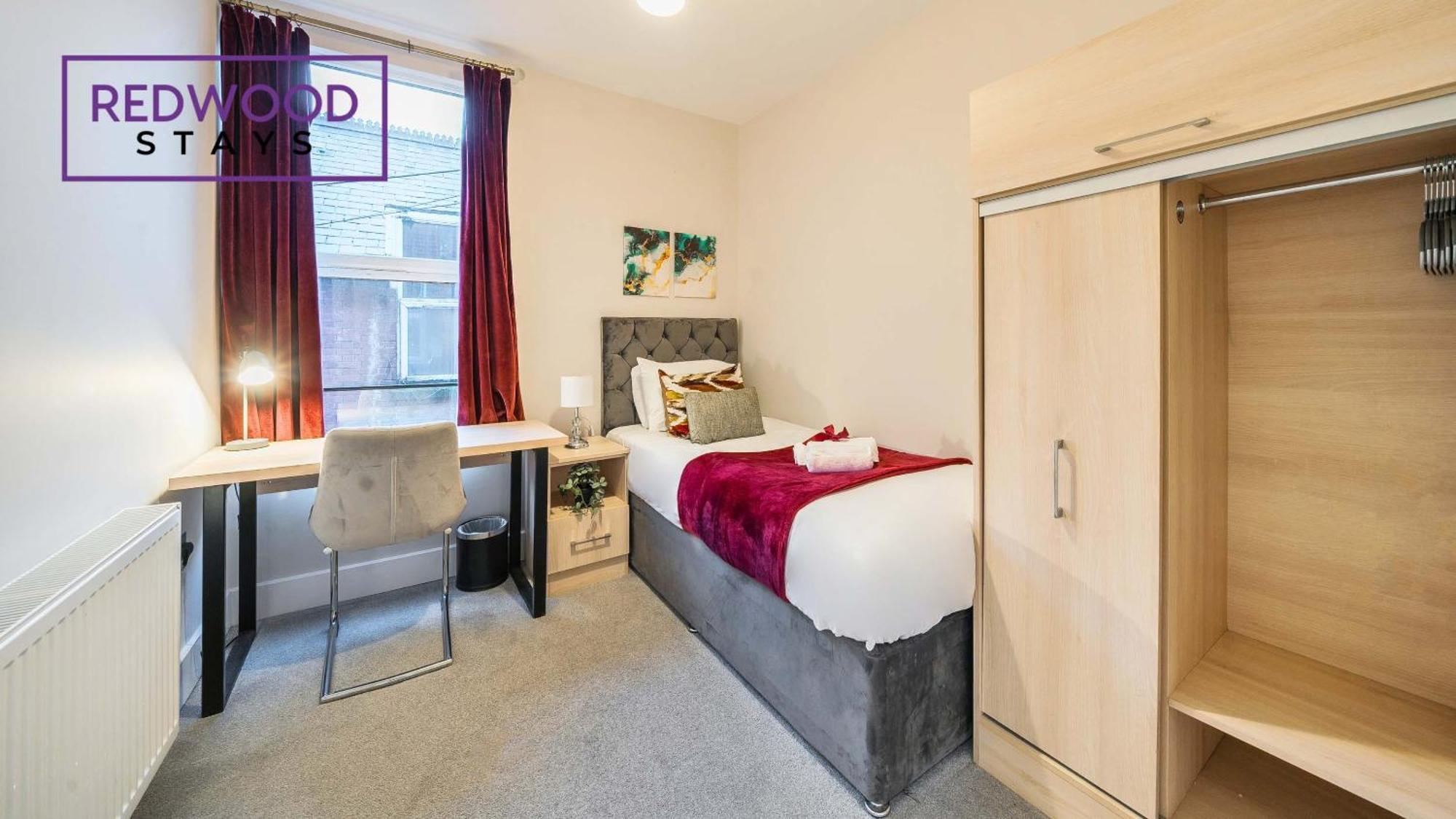 Newly Refurbished Everest Lodge Serviced Apartments For Contractors & Families, Free Wifi & Netflix By Redwood Stays Фарнборо Экстерьер фото